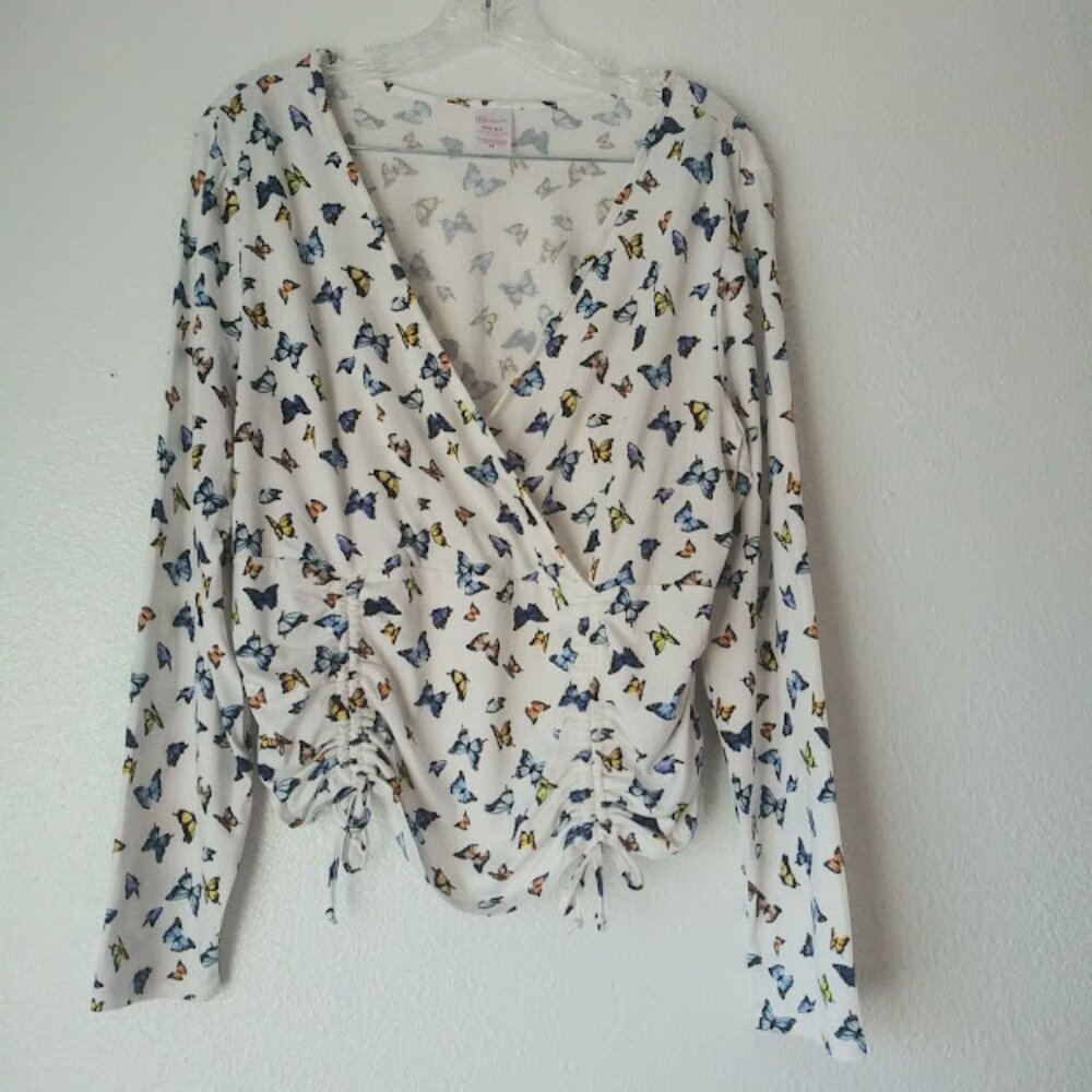 No Boundaries women's size XXXL (21) butterfly all over print blouse
